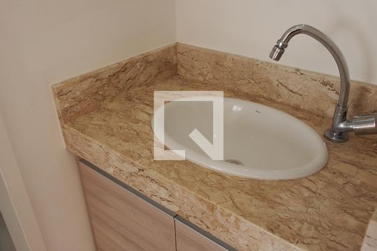 Banheiro de apartamento à venda com 2 quartos, 52m² em Parque Cecap, Jundiaí