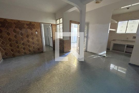 Sala de casa à venda com 1 quarto, 90m² em Irajá, Rio de Janeiro