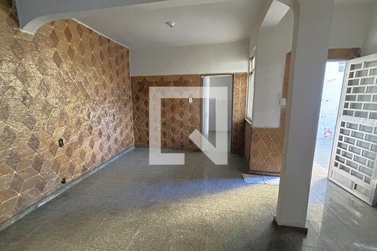 Casa à venda com 1 quarto, 90m² em Irajá, Rio de Janeiro