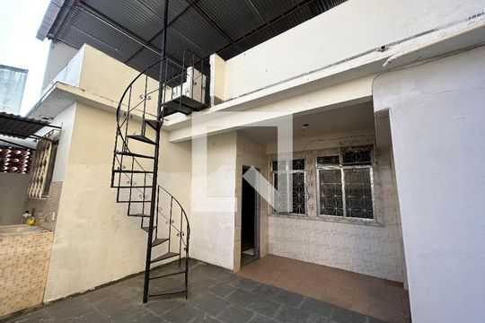 Fachada de casa à venda com 1 quarto, 90m² em Irajá, Rio de Janeiro