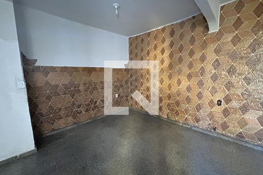 Sala de casa à venda com 1 quarto, 90m² em Irajá, Rio de Janeiro