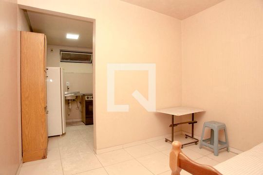 Sala de apartamento para alugar com 1 quarto, 25m² em Centro Histórico, Porto Alegre