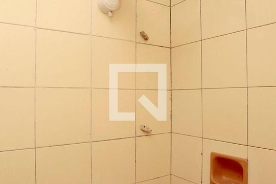 Banheiro de apartamento para alugar com 1 quarto, 25m² em Centro Histórico, Porto Alegre
