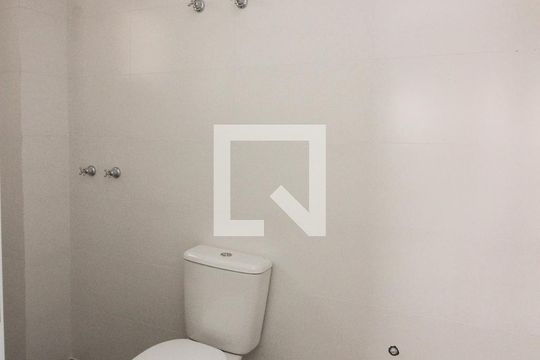 Banheiro da Suíte de apartamento à venda com 2 quartos, 65m² em Medianeira, Porto Alegre