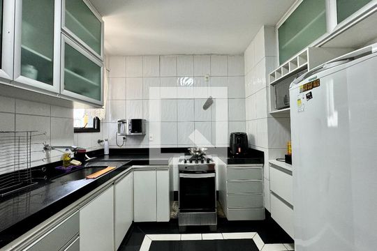 Cozinha de apartamento à venda com 3 quartos, 106m² em Nova Suíça, Belo Horizonte