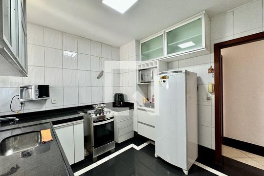 Cozinha de apartamento à venda com 3 quartos, 106m² em Nova Suíça, Belo Horizonte