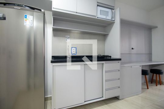 Studio de kitnet/studio para alugar com 0 quarto, 27m² em Jardim das Acácias, São Paulo