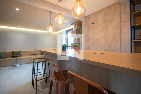 Área comum de kitnet/studio para alugar com 0 quarto, 27m² em Jardim das Acácias, São Paulo