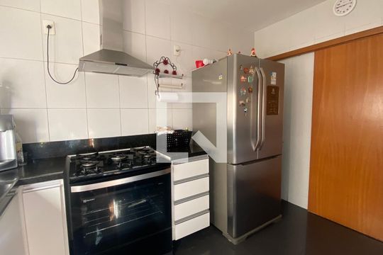 Cozinha de apartamento para alugar com 4 quartos, 120m² em Buritis, Belo Horizonte