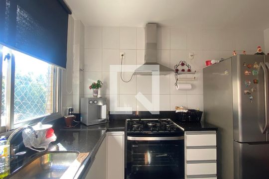 Cozinha de apartamento para alugar com 4 quartos, 120m² em Buritis, Belo Horizonte