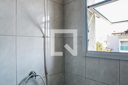 Banheiro Social de casa à venda com 3 quartos, 130m² em Santa Terezinha, Santo André