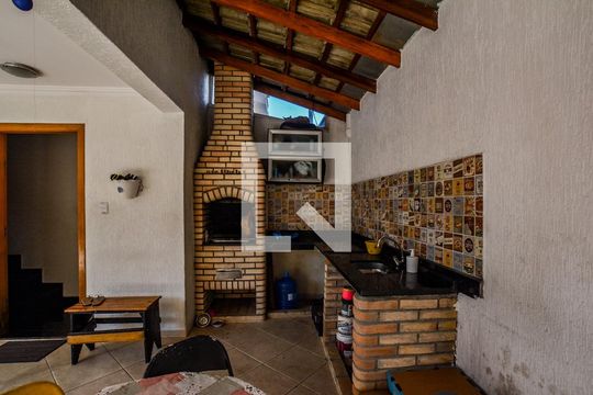 Churrasqueira de casa à venda com 3 quartos, 130m² em Santa Terezinha, Santo André