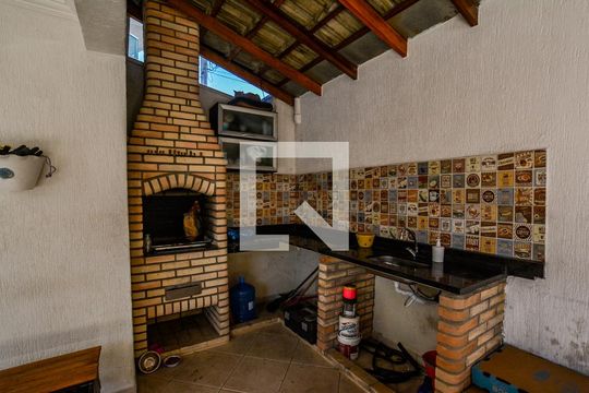 Churrasqueira de casa à venda com 3 quartos, 130m² em Santa Terezinha, Santo André