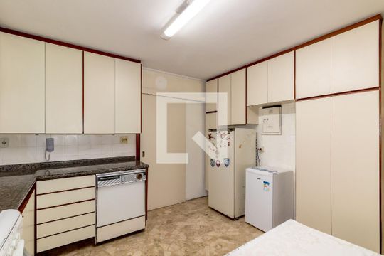 Cozinha de apartamento à venda com 2 quartos, 80m² em Vila Uberabinha, São Paulo