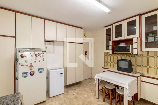 Cozinha de apartamento à venda com 2 quartos, 80m² em Vila Uberabinha, São Paulo