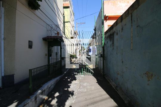 Fachada da villa de casa para alugar com 2 quartos, 72m² em Olaria, Rio de Janeiro