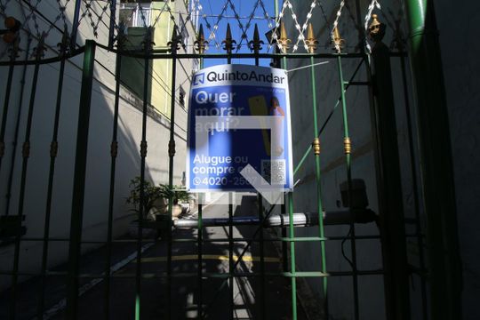 Placa de casa para alugar com 2 quartos, 72m² em Olaria, Rio de Janeiro