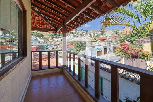 Varanda de casa à venda com 4 quartos, 398m² em Santa Efigênia, Belo Horizonte
