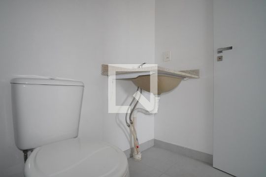 Banheiro da Suíte de apartamento à venda com 2 quartos, 52m² em Jardim Lindóia, Porto Alegre