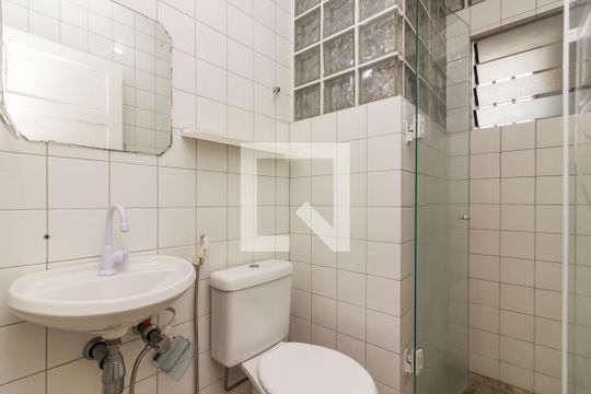 Banheiro  de casa de condomínio à venda com 1 quarto, 48m² em Paraíso, São Paulo
