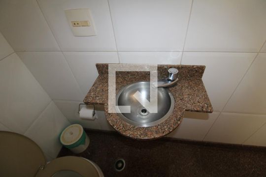 Área de Serviço - Banheiro de casa à venda com 5 quartos, 365m² em Vila Ester (zona Norte), São Paulo