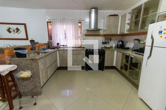 Cozinha de casa à venda com 6 quartos, 240m² em Santa Rosa, Niterói