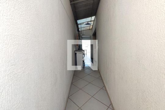 Corredor - Quintal  de casa à venda com 5 quartos, 280m² em Jardim do Lago, Campinas