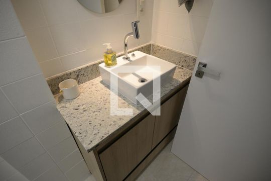 Banheiro de apartamento para alugar com 1 quarto, 47m² em Vila Mariana, São Paulo