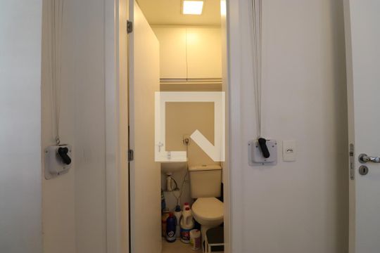 Banheiro de serviço de apartamento à venda com 4 quartos, 145m² em Barra Funda, São Paulo