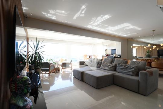 Sala de TV de apartamento à venda com 4 quartos, 145m² em Barra Funda, São Paulo