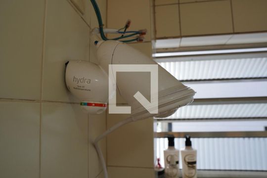 Banheiro de apartamento à venda com 2 quartos, 65m² em Sumarezinho, São Paulo