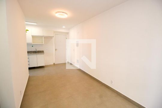 Sala de apartamento para alugar com 2 quartos, 49m² em Vila Suzana, São Paulo