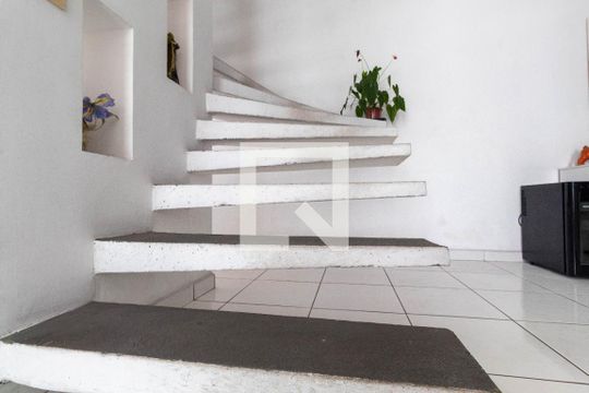 Escada de casa à venda com 3 quartos, 249m² em Jardim Matarazzo, São Paulo