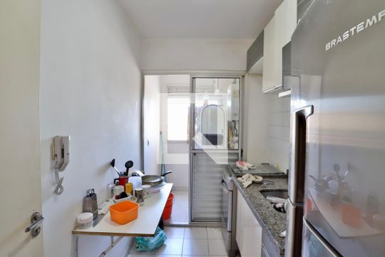 Cozinha de apartamento para alugar com 3 quartos, 70m² em Quarta Parada, São Paulo