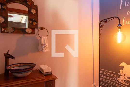Lavabo de casa para alugar com 4 quartos, 450m² em Vila Santo Antônio, Cotia