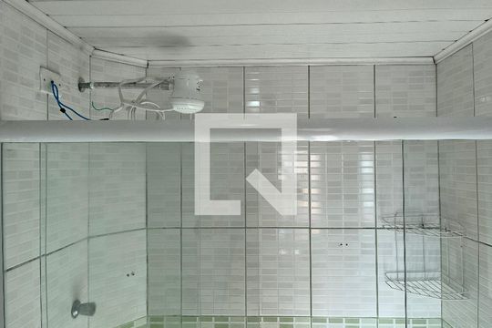 Banheiro de apartamento para alugar com 1 quarto, 48m² em Barra Funda, São Paulo