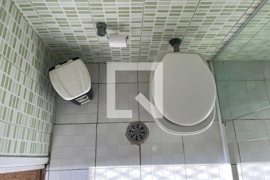 Banheiro de apartamento para alugar com 1 quarto, 48m² em Barra Funda, São Paulo