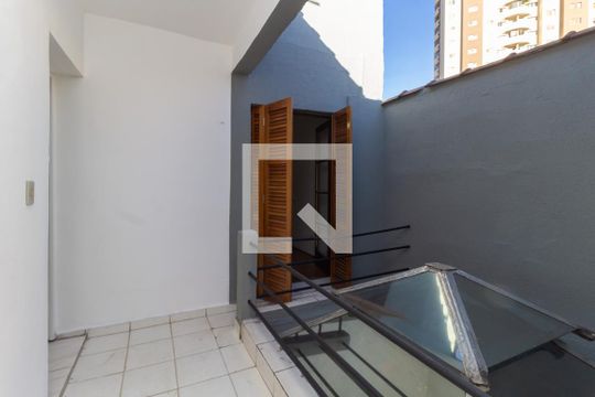 Quintal de casa à venda com 2 quartos, 200m² em Cambuci, São Paulo
