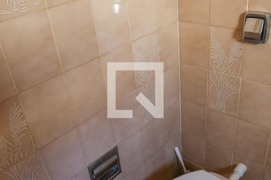 Banheiro Social de casa à venda com 3 quartos, 300m² em Pompeia, São Paulo