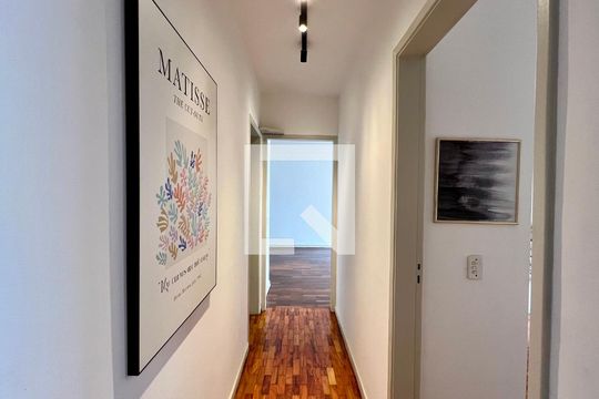 Corredor de apartamento para alugar com 2 quartos, 120m² em Pinheiros, São Paulo