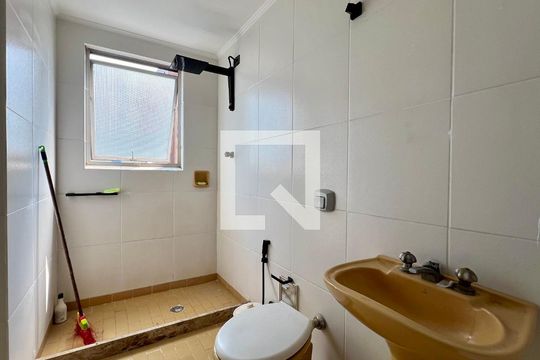 Banheiro de apartamento para alugar com 2 quartos, 120m² em Pinheiros, São Paulo