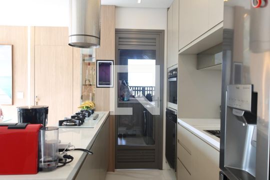 Cozinha de apartamento à venda com 1 quarto, 74m² em Indianópolis, São Paulo