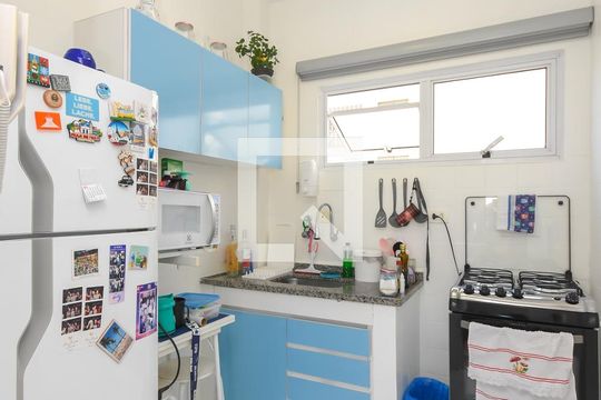 Cozinha de apartamento para alugar com 2 quartos, 51m² em Moema, São Paulo