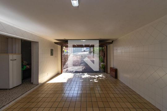 Garagem de casa à venda com 4 quartos, 190m² em Vila Paiva, São Paulo