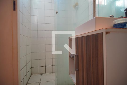 Banheiro de apartamento para alugar com 2 quartos, 40m² em Rubem Berta, Porto Alegre
