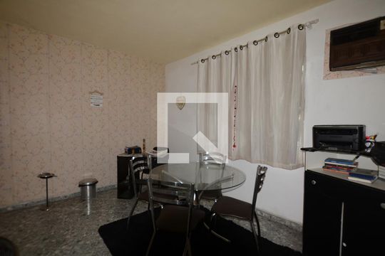 Sala/ Quarto de kitnet/studio para alugar com 1 quarto, 30m² em Irajá , Rio de Janeiro