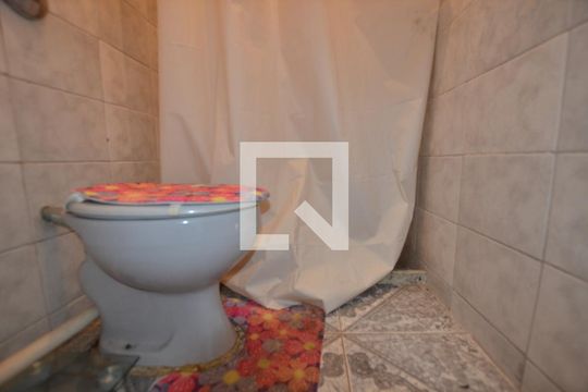 Banheiro de kitnet/studio para alugar com 1 quarto, 30m² em Irajá , Rio de Janeiro