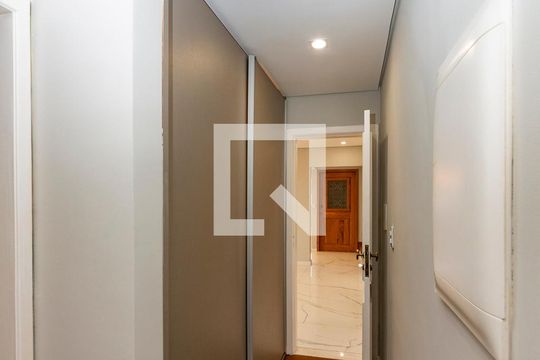 Corredor de apartamento à venda com 4 quartos, 440m² em Santo Antônio, Belo Horizonte