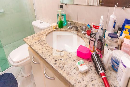 Banheiro de casa à venda com 3 quartos, 125m² em Vila Humaitá, Santo André