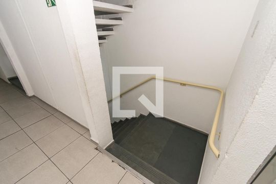 Área comum - Escadas de apartamento para alugar com 2 quartos, 78m² em Parada de Lucas, Rio de Janeiro